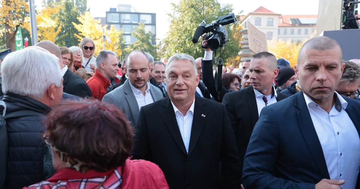 A Millenárisnál kirobbant verekedés: Orbán Viktor biztonsági intézkedései egy táblás férfire - fotók