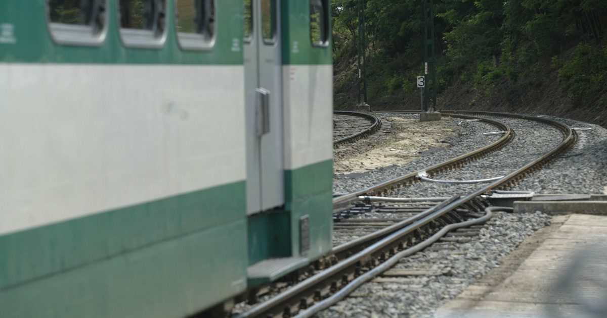 Azonnali hatállyal menesztették a MÁV-HÉV vezérigazgatóját: váratlan lépés a közlekedési szektorban