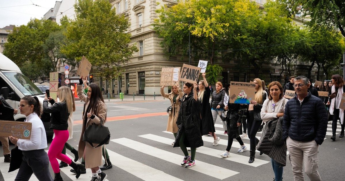 A divatforradalmárok lázadása az utcákon - Kardos Eszter, Horváth András és Fuller Bianka öltözékének tiltakozó ereje a fotókban