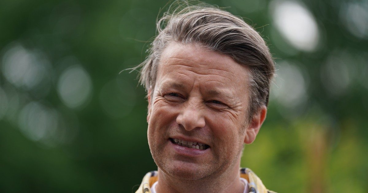 Jamie Oliver és kisfia karácsonyi várakozása megható pillanattal