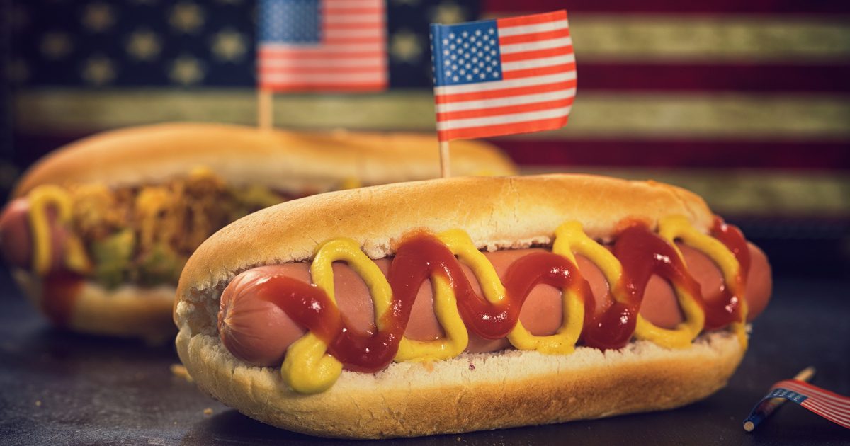 A hot dog és Erzsébet királynő összekötése: egy különös történet a királyi zavarban.