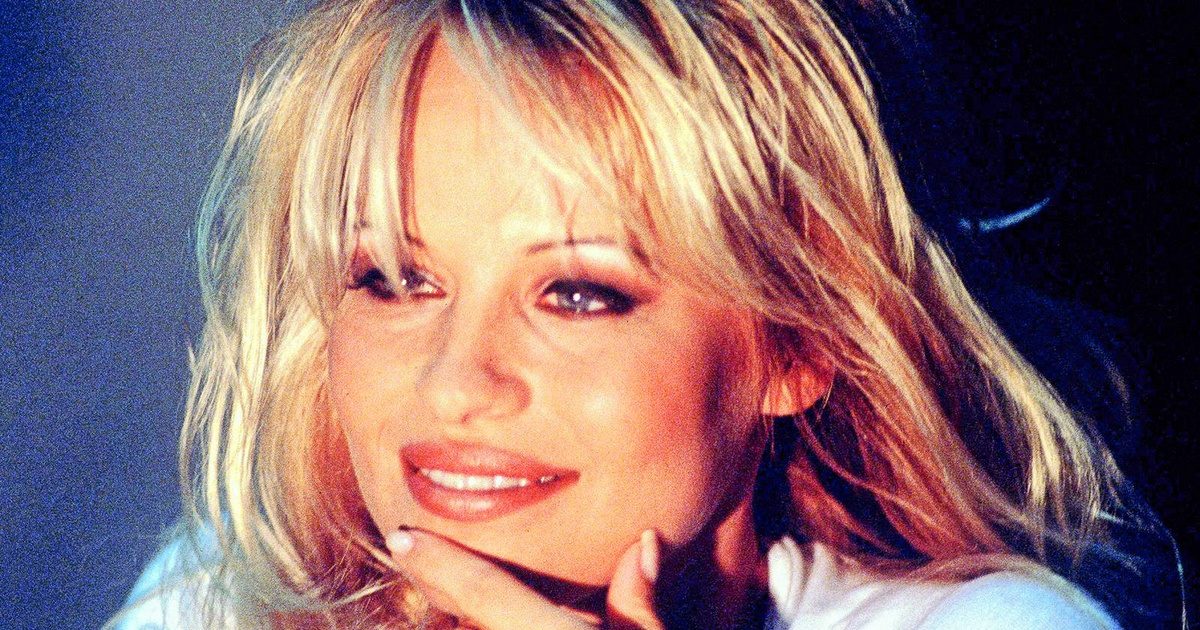 Pamela Anderson smink nélkül látható a díjátadón: felismerhetetlen a Baywatch legendája