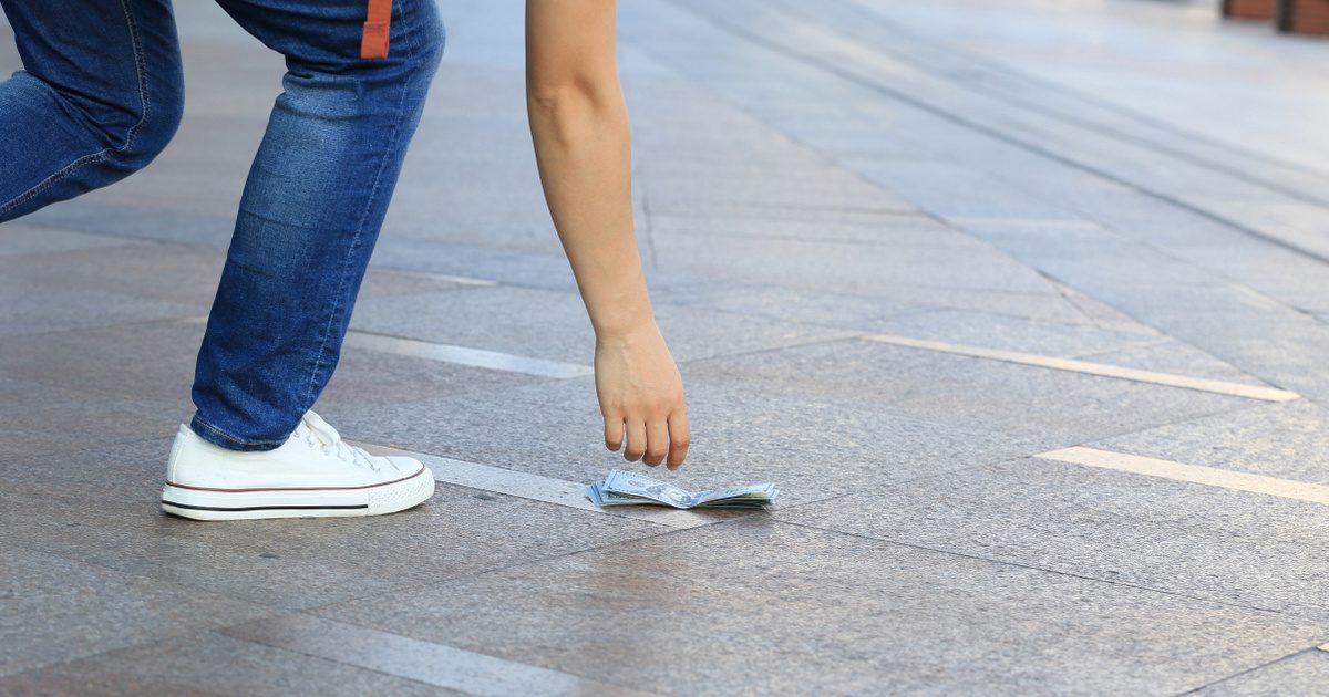 Figyelmeztetés: Súlyos következményei lehetnek annak, ha a talált pénzzel nem megfelelően bánsz