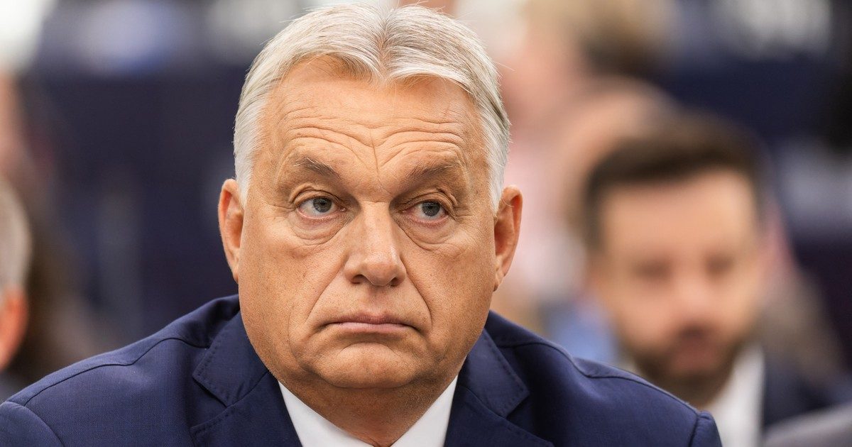 Az újságcikk címe: "Orbán Viktor: Az európai politikai tüdőgyulladás kritikus stádiumban