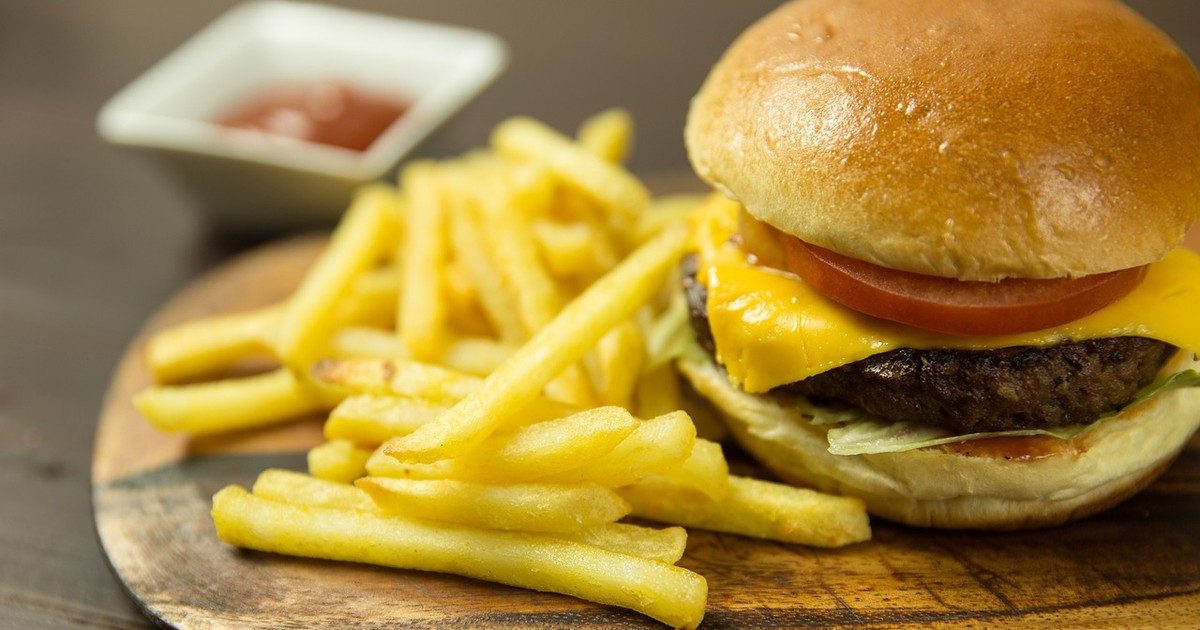 Az élelmiszerek áremelkedése: a hamburger és a narancslé ára szárnyal az átlag felett