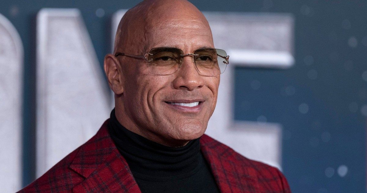 Itt a hosszú hajú, agyontetovált Dwayne Johnson: zseniális fotók jöttek az élőszereplős Vaiana forgatásáról