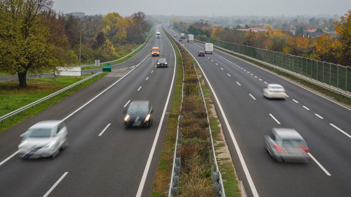 Váratlan veszély az autópályán Budapestről kifelé haladva