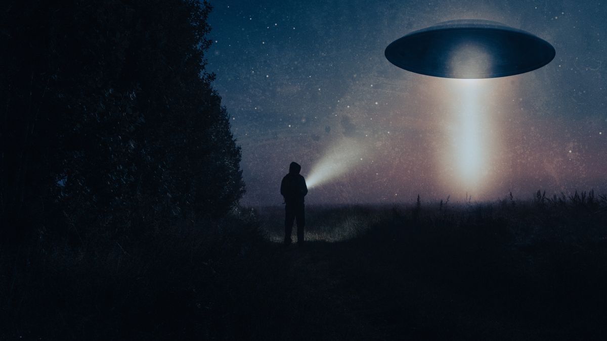 Felejthetetlen látvány: Pulzáló UFO a égbolton