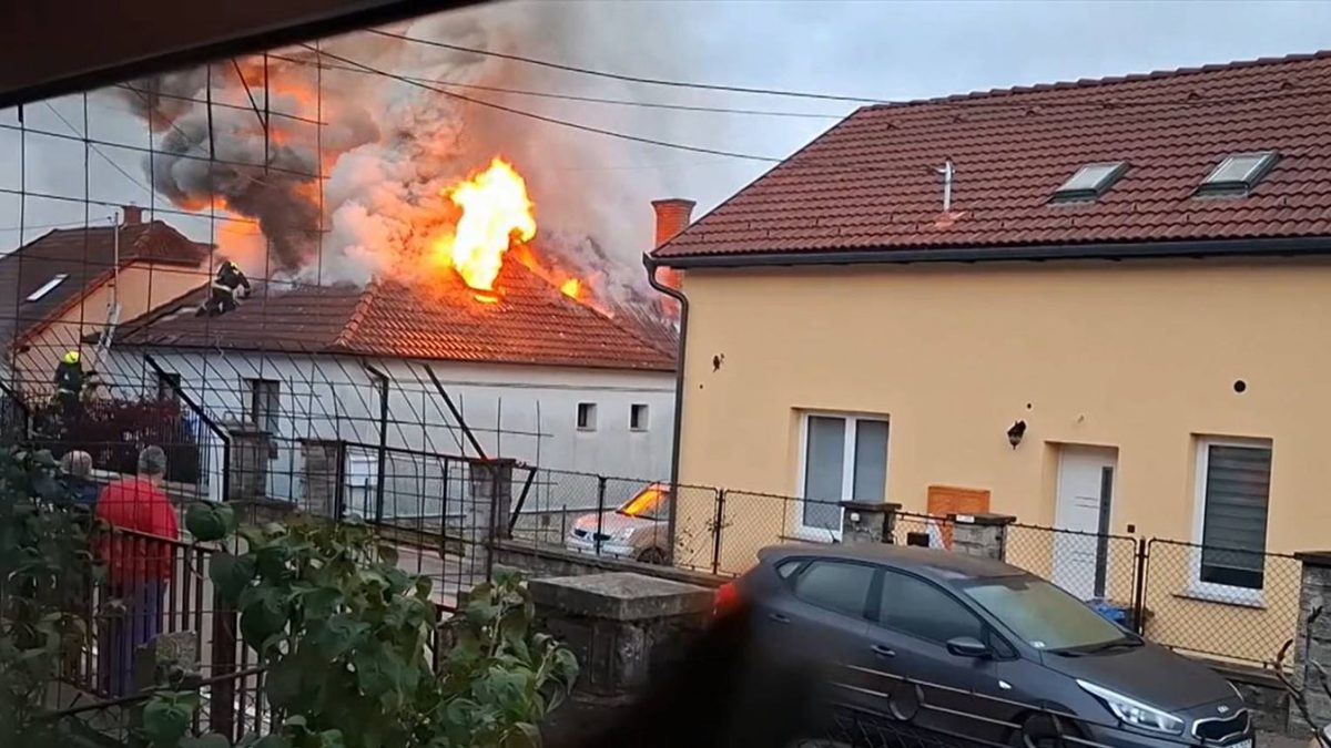 Egyetlen rossz mozdulat, és nem maradt tető a pécsi férfi feje felett