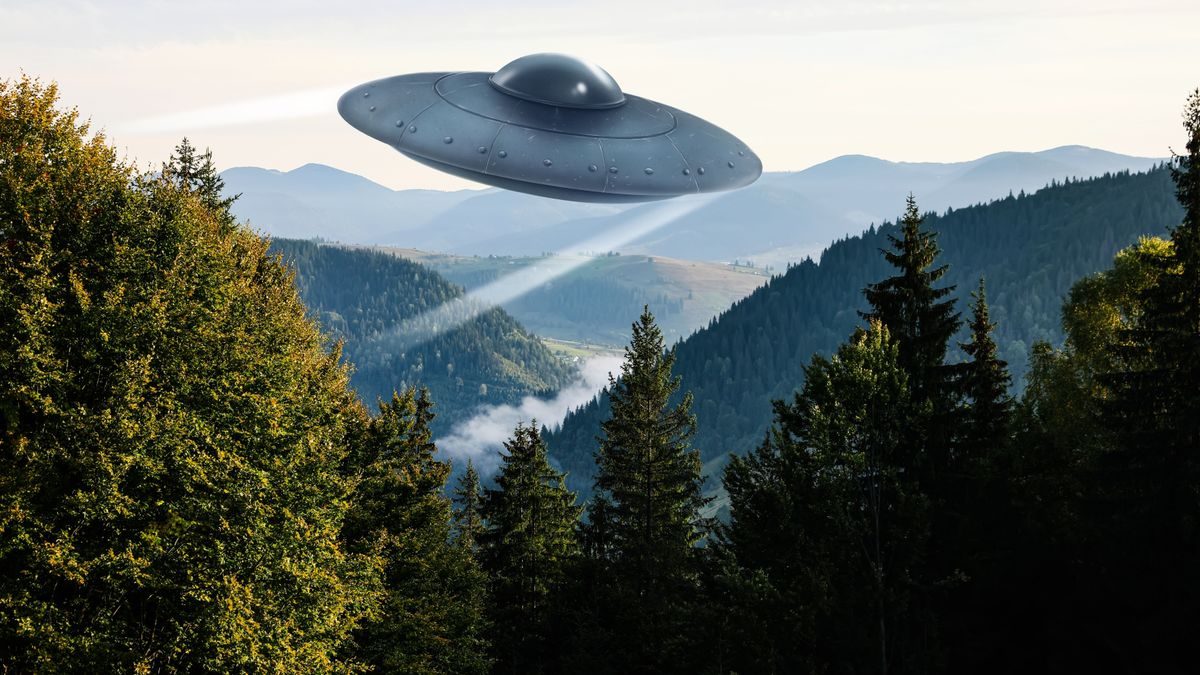 És akkor hirtelen megjelentek: UFO-k az ünnepségen! A férfi el sem hitte a szemének