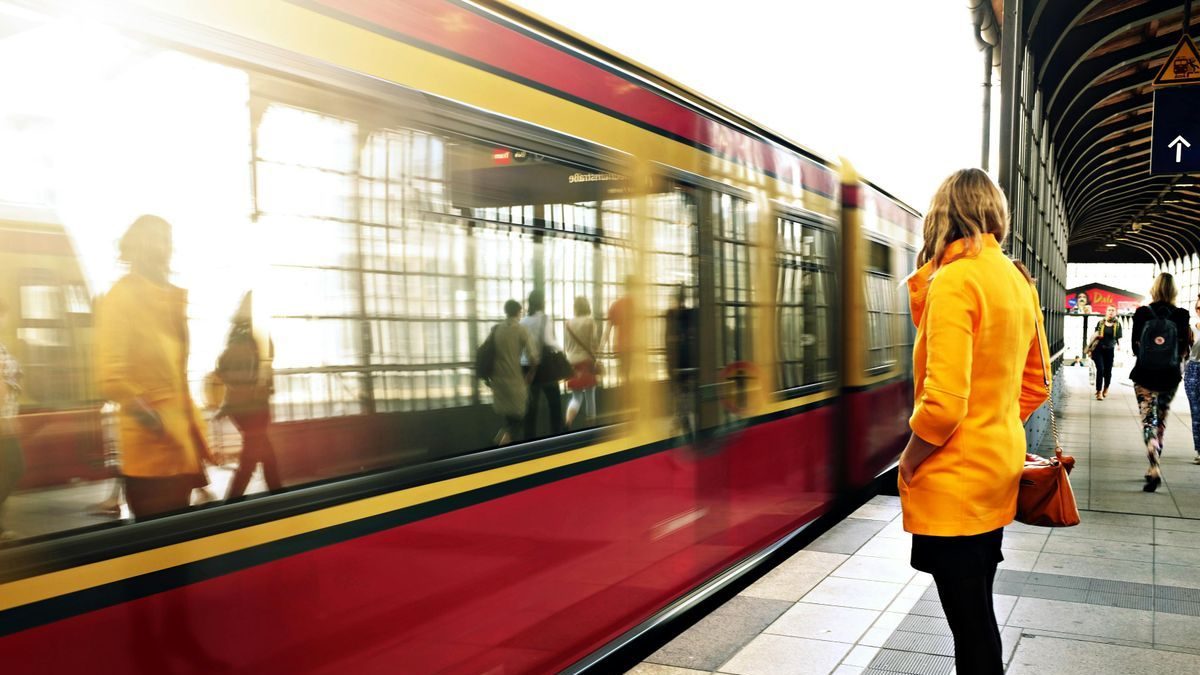 Azonnali evakuáció a pályaudvar metróállomásán: újabb csapás a vasútra