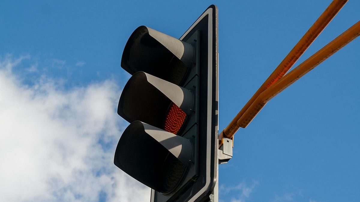 Sárga jelzőlámpa: döntsd el gyorsan, menni vagy nem menni!