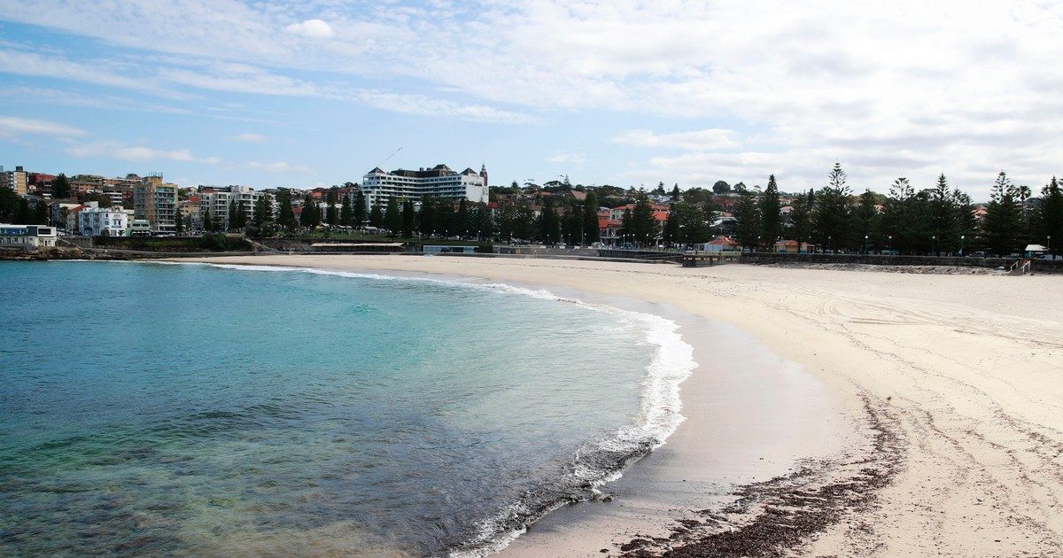 Az undorító kis fekete golyók miatt Sydney strandjai lezáratás alatt