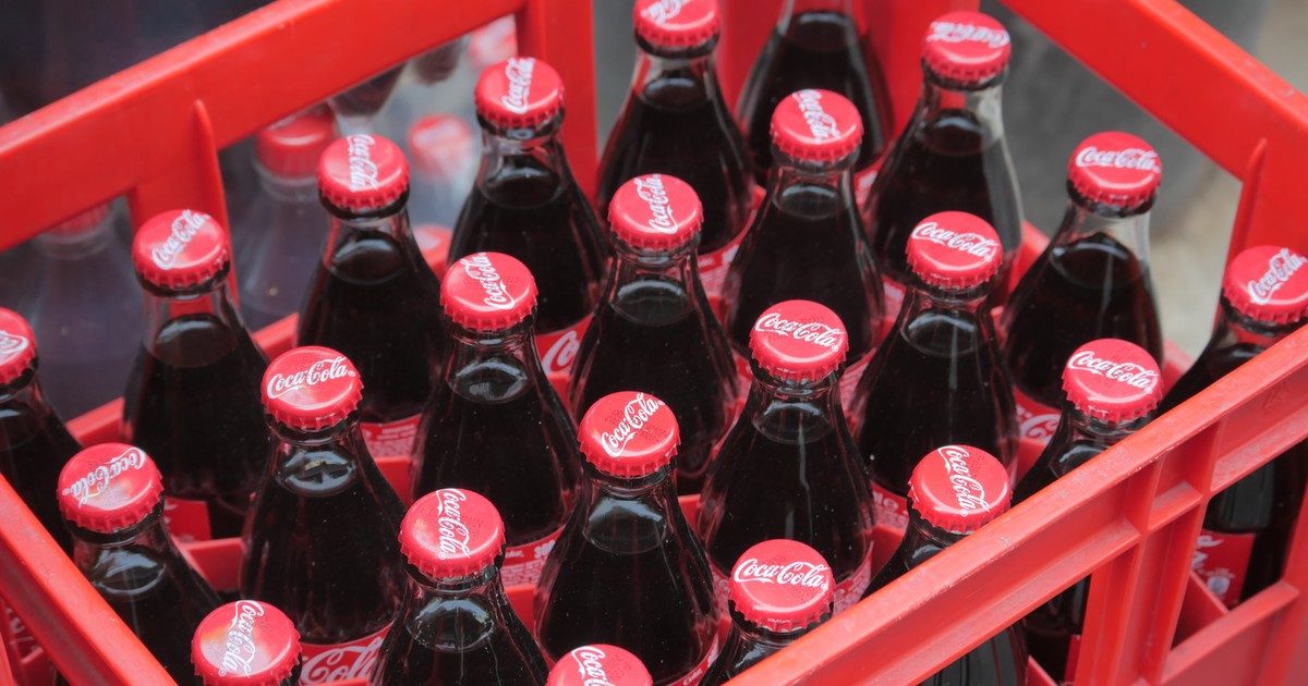 Nébih figyelmeztet: fémdarabok lehetnek a Coca-Cola termékekben