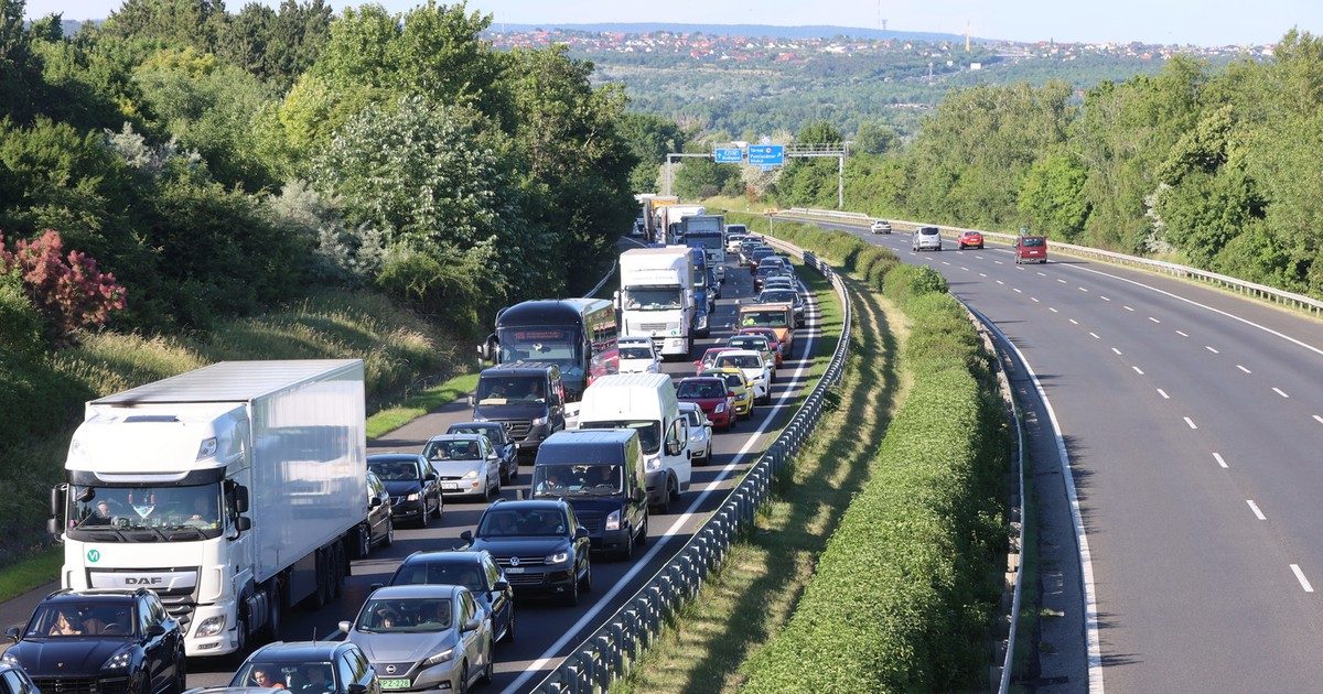 Káosz és torlódás: Mindenszenteken kezdődik a forgalmi rémálom