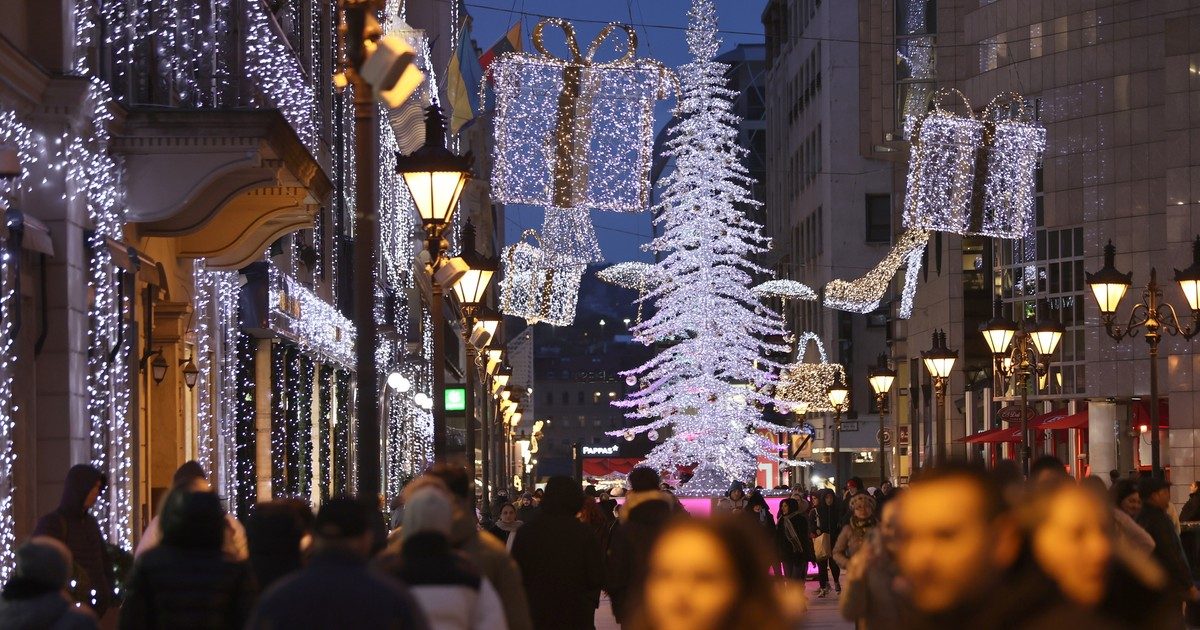 Két Népszerű Karácsonyi Vásár Budapesten: Kedvező Árú Menü és Sok Szórakozás vár a Látogatókra!