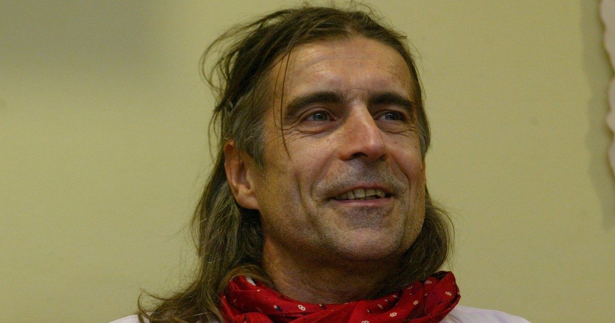 A néma húrok: Révész Sándor hosszú idő után magára hagyja a gitárt