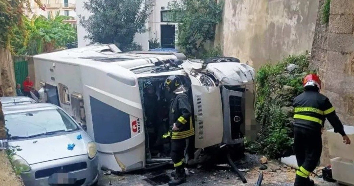 Magyar pár tragikus balesetet szenvedett Olaszországban: lakóbuszukkal zuhantak a mélybe