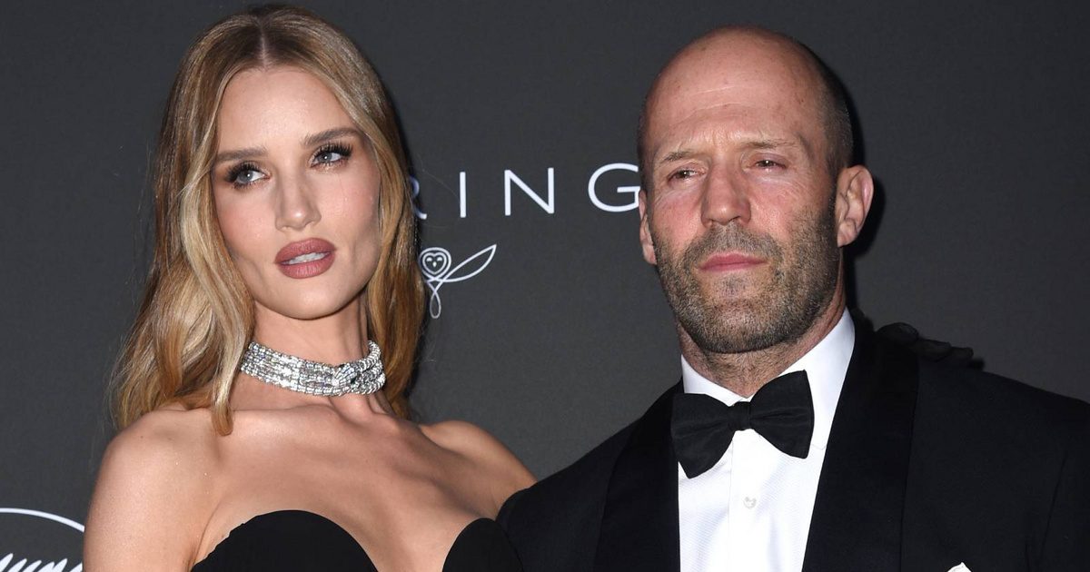 Jason Statham gyermekének anyja merész melltartóban pózolt: Rosie semmit sem bízott a képzeletre