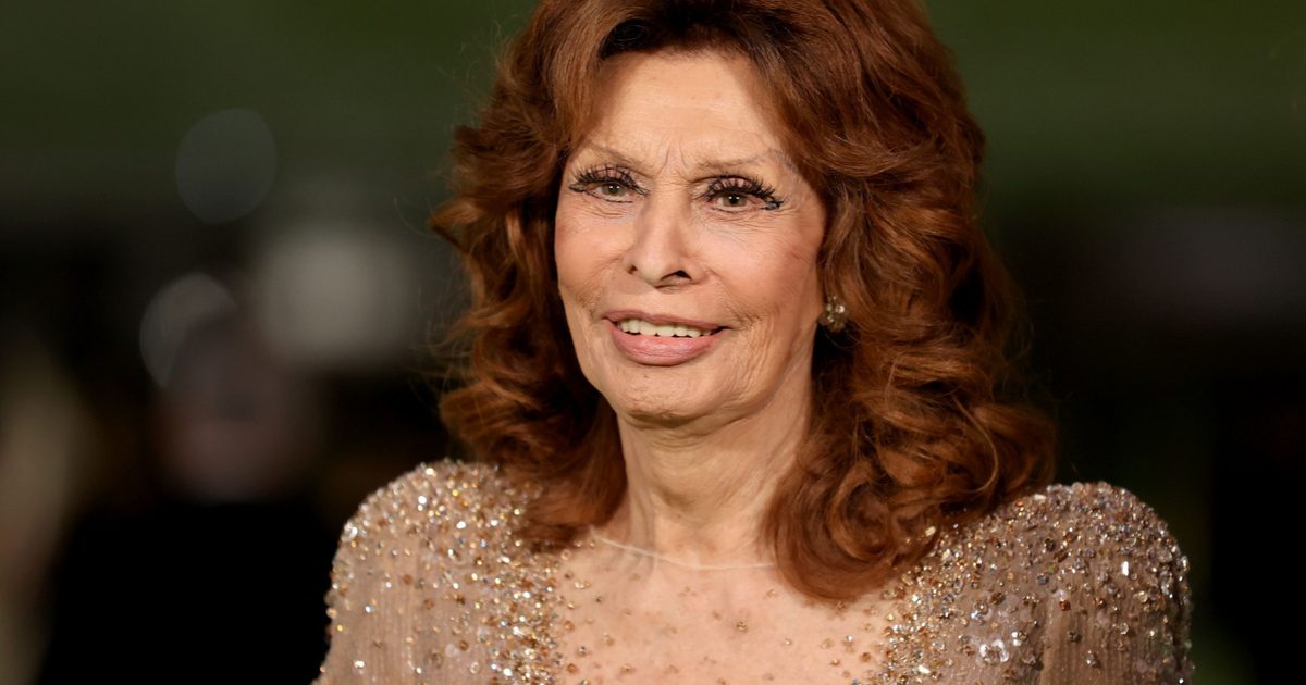 Lucia, Sophia Loren 18 éves unokája, lenyűgözően ragyogott a báli ruhájában, és olyan szép, mint a híres nagymamája