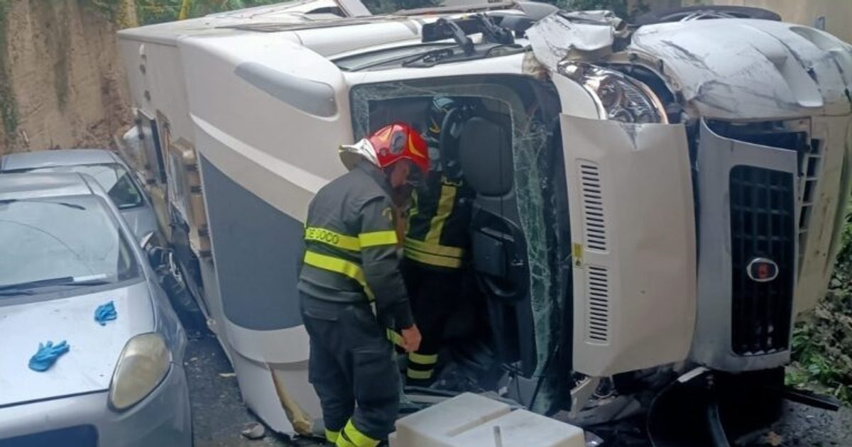 A tragikus baleset áldozata: magyar férfi elhunyt Olaszországban, miután lezuhant a lakóbusz