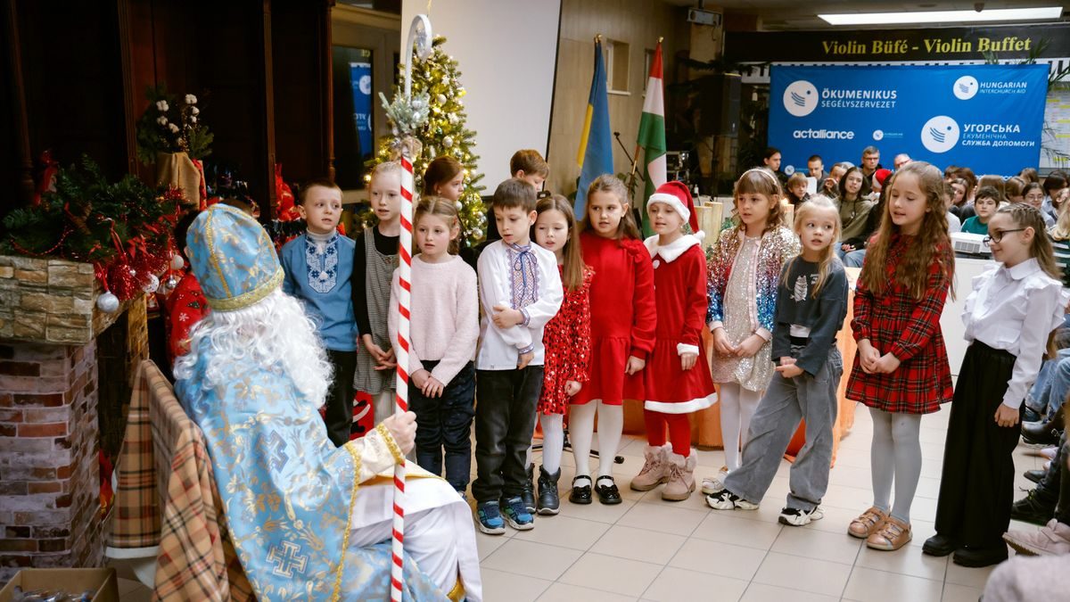 Az Ökumenikus Szeretszolgálat örömet hozott ukrán gyerekeknek Mikulás napján