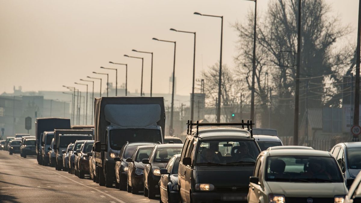 Katasztrofális forgalmi káosz az M4-es lezárása miatt éjjel