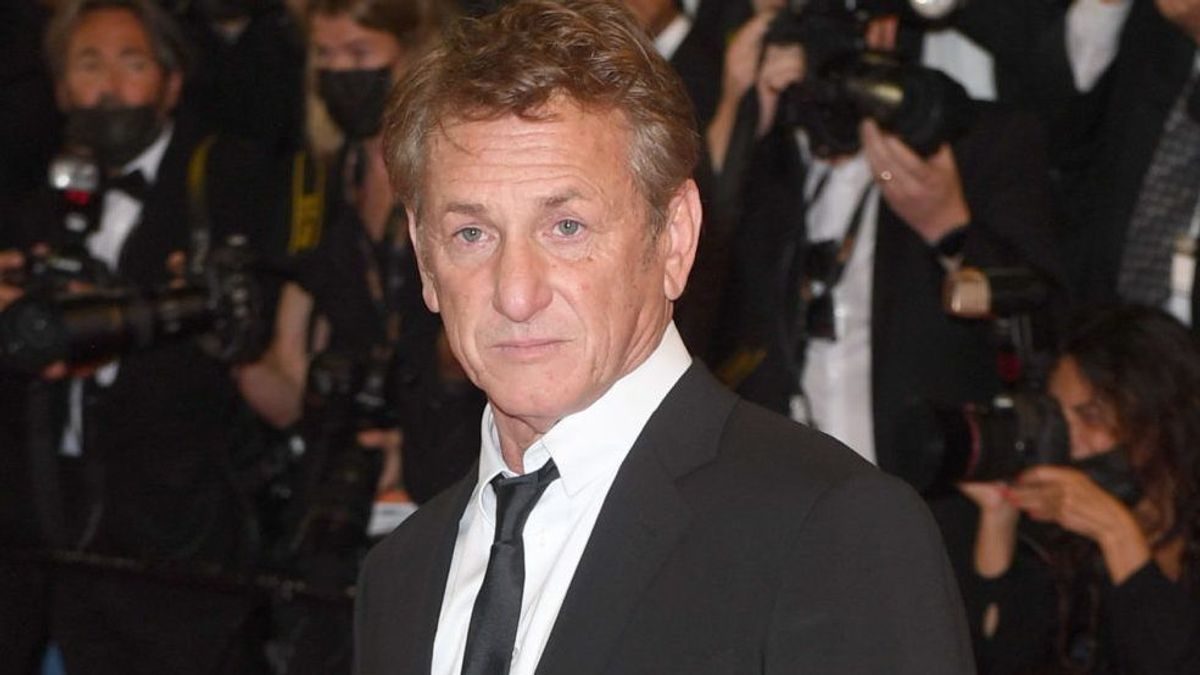 A híresség Sean Penn fiatalosan a gálán: 30 év különbség a barátnőjével