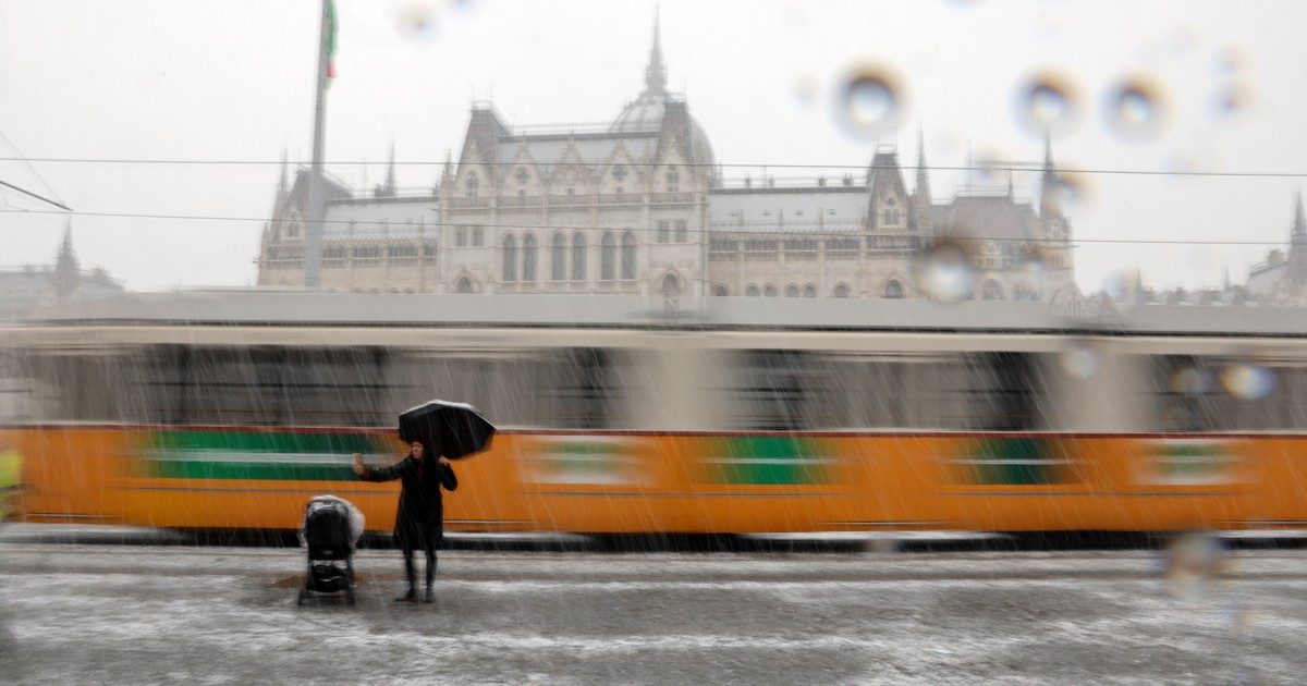 Varázslatos téli idill Budapesten: hatalmas pelyhekben szakadt a hó a fővárosban