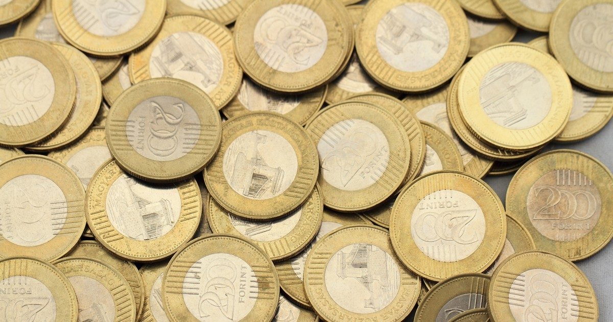 A forint történelmi mélypontokat döntött 2022-ben