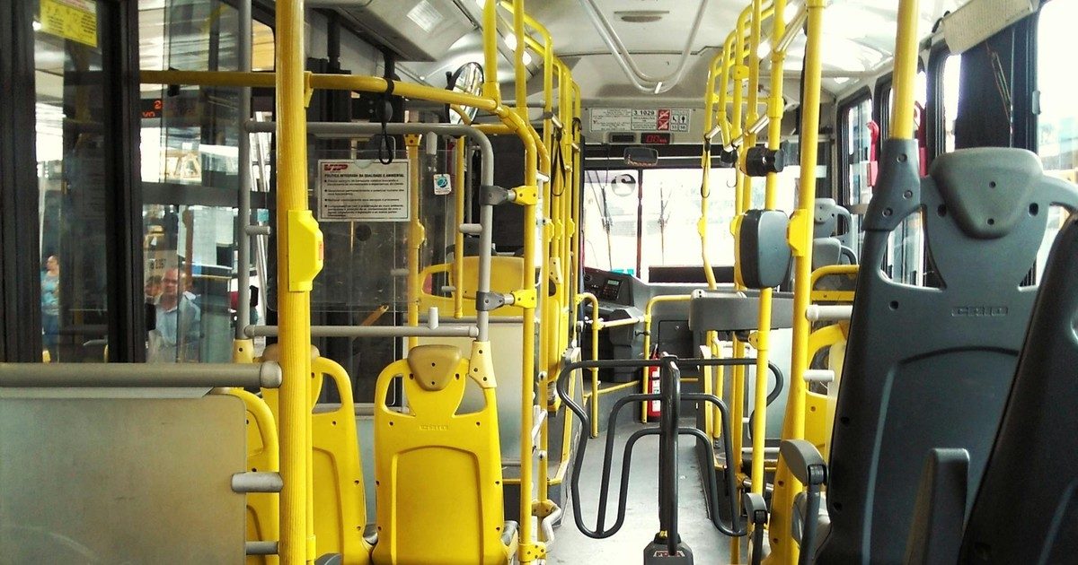 Iszonyatos incidens a buszon: ötéves kislányt támadt meg egy nő az anyja szeme láttára