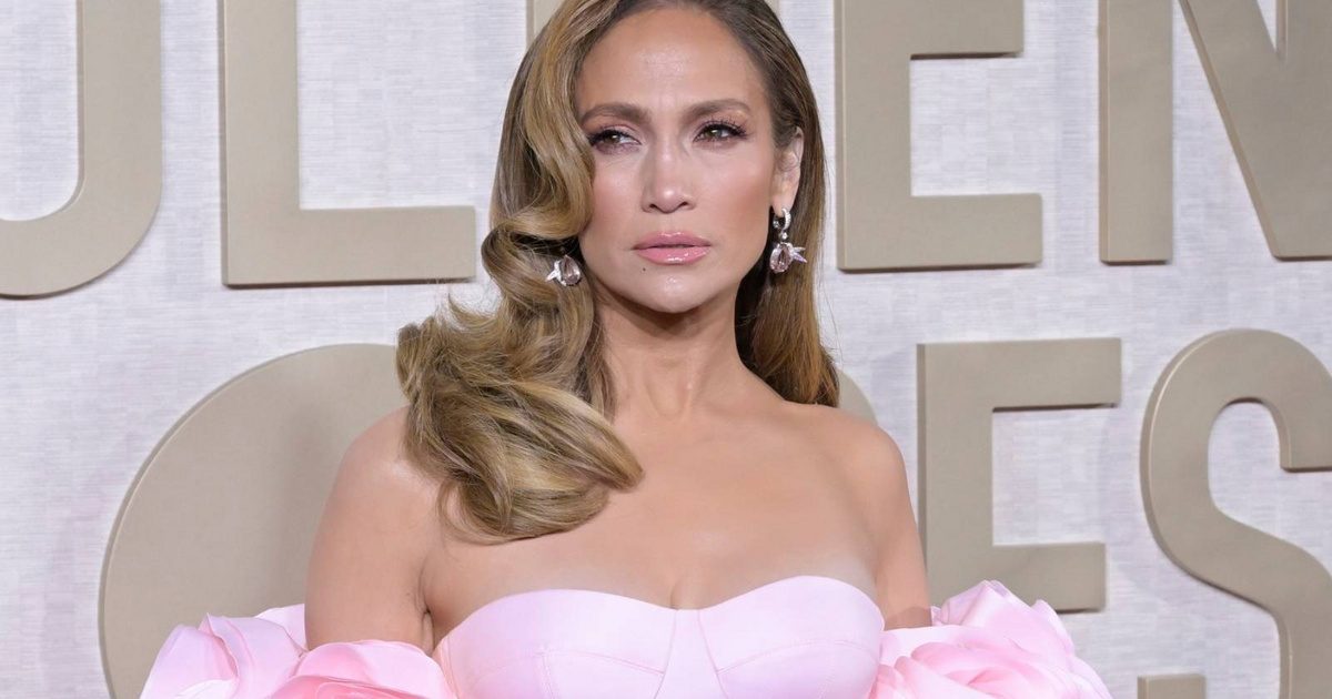 Jennifer Lopez bombasztikus bikinis fotói: egyedi stílusával hódította meg az internetet