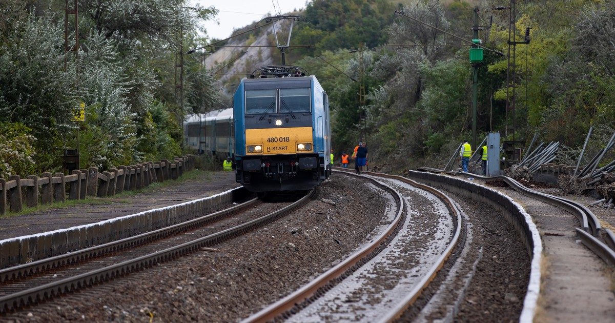 Akkumulátorok kisiklott vonaton: Szegedi vasúti baleset részletei