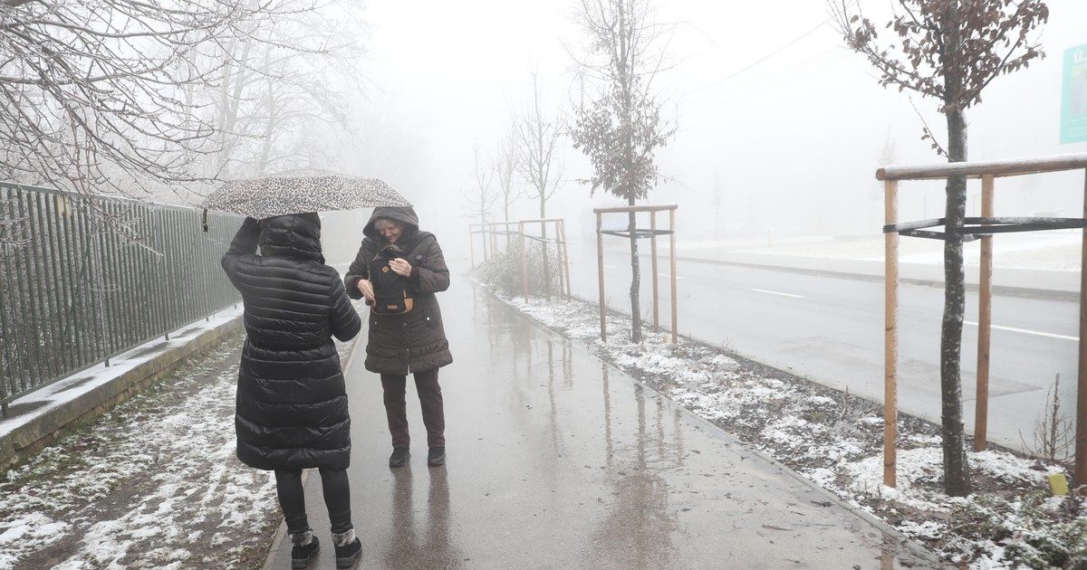 Téli időjárási figyelmeztetés négy vármegyére: Havazás és ónos eső várható