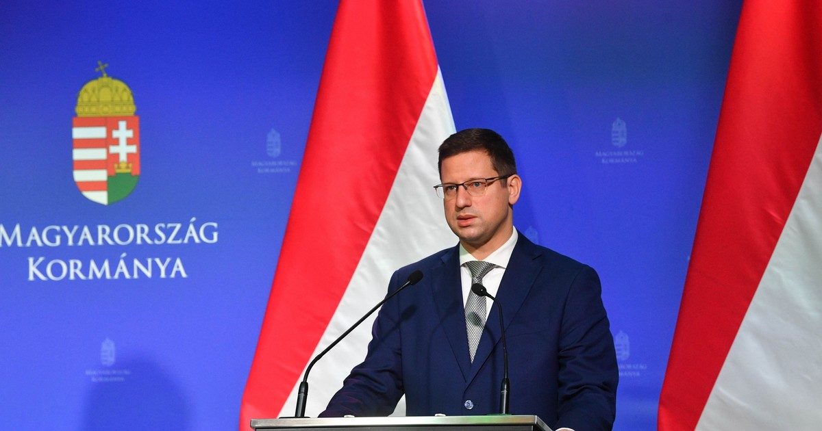 Gulyás Gergely kemény szavai az iskolai bombariadók kapcsán