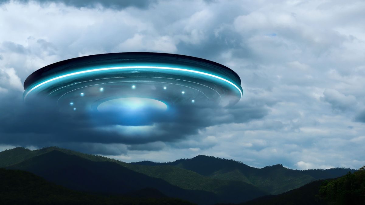 Éjfélkor érkezett a látogató? – Fotók bizonyítják a szilveszteri UFO-jelenéseket