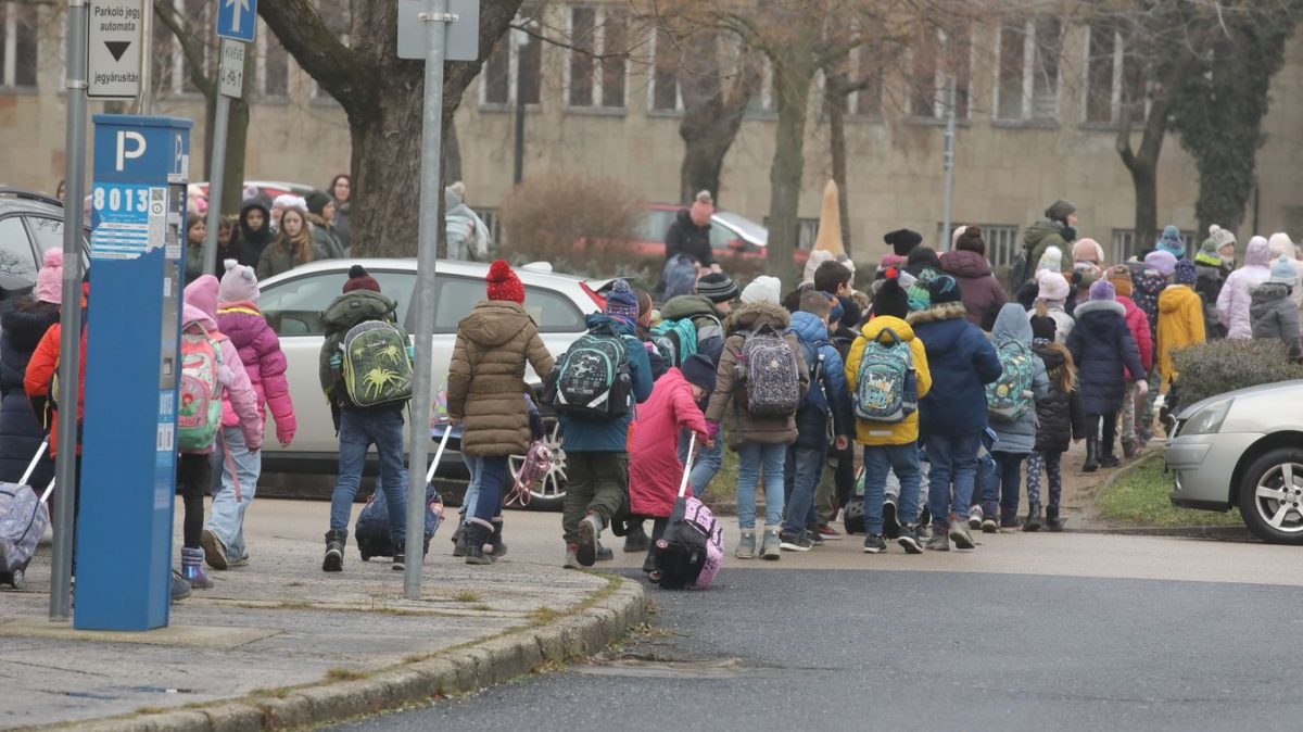 Az iskolai élet visszatért a normális kerékvágásba a bombariadó után