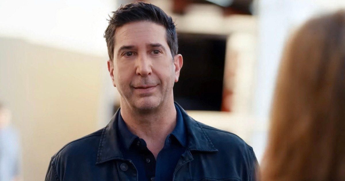 David Schwimmer románcba bonyolódott? A színészt egy 29 évvel fiatalabb nővel fotózták együtt.