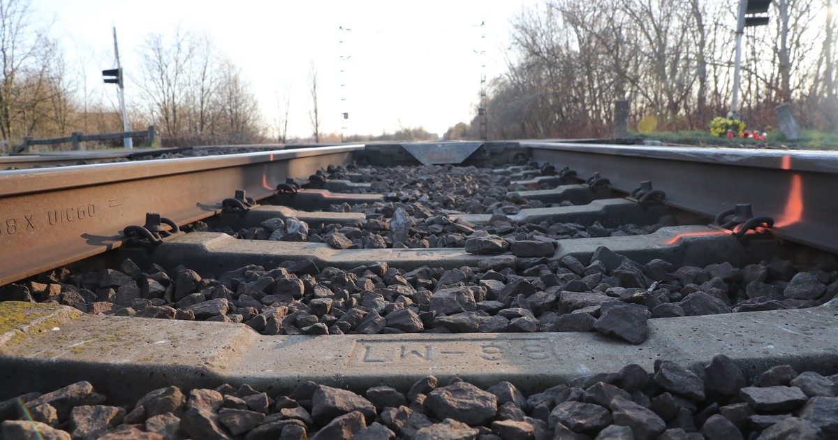 Súlyos baleset Győrújbarát és Nyúl közelében: Kisteherautó ütközött vonattal