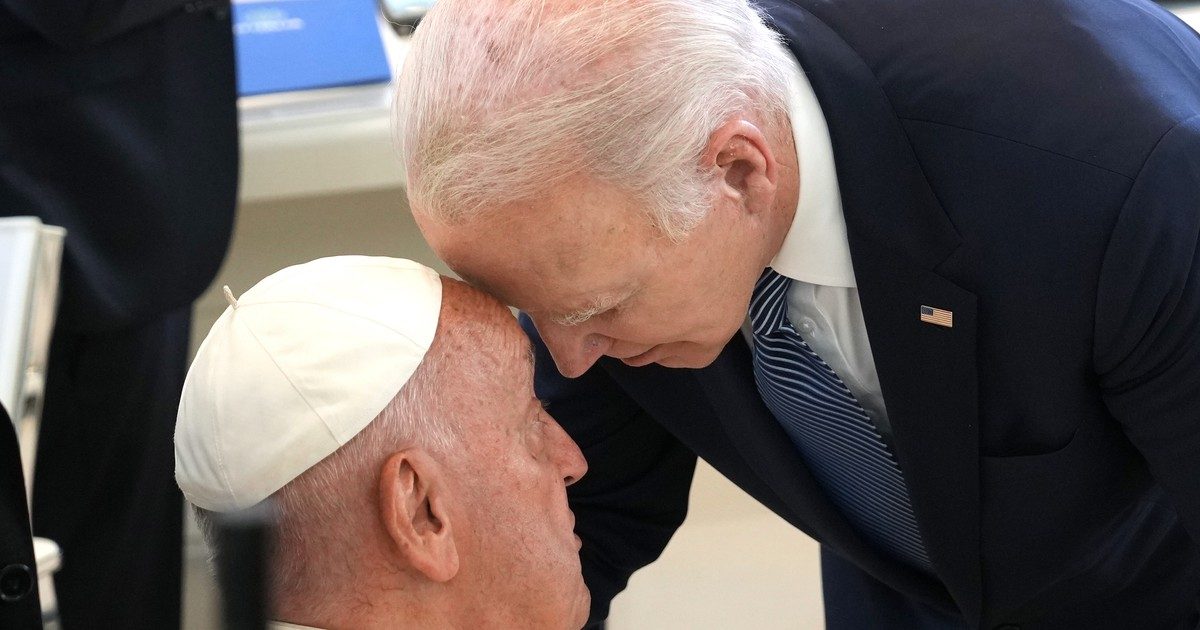 Joe Biden elismerését nyerte Ferenc pápa