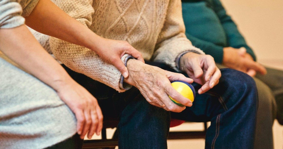 Aggasztó helyzet az idős otthonokban: Demens betegek rühessé váltak a Máltai Szeretetszolgálat intézményében