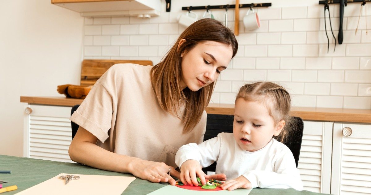 Az őszinte számok: Mennyit keresnek a bébiszitterek és takarítók Magyarországon 2025-ben?