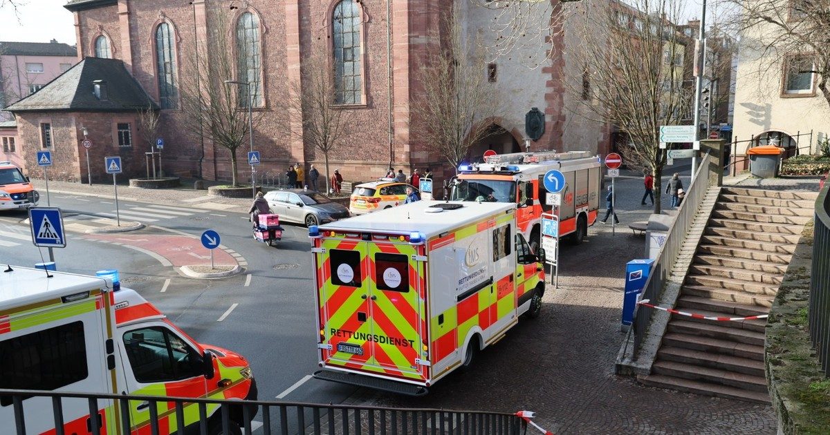 Döbbenetes tragédia Németországban: Késes támadás egy ovis csoportra, egy kétéves gyermek áldozatul esett