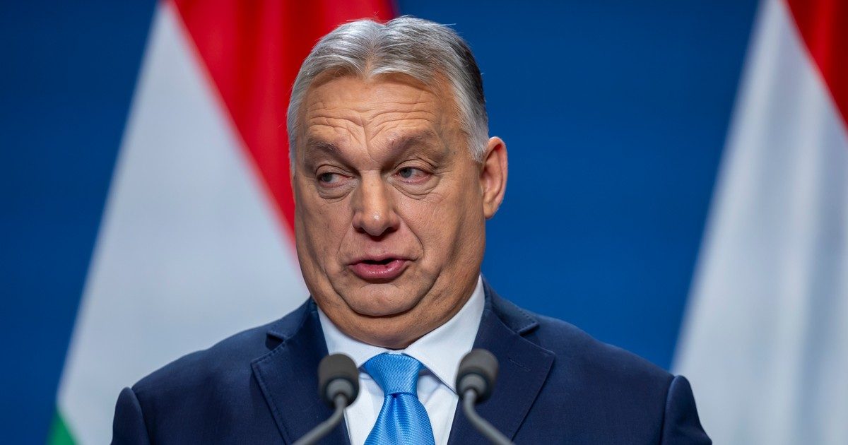 Politikai találkozó a konyhában: Orbán Viktor és Szijjártó Péter a kormányzás konyhájában