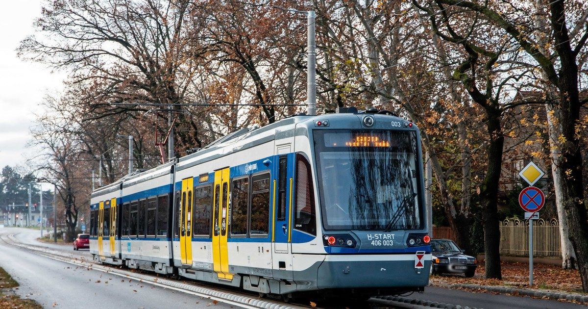 Mi történik? Besárgulnak a villamosok Szegeden