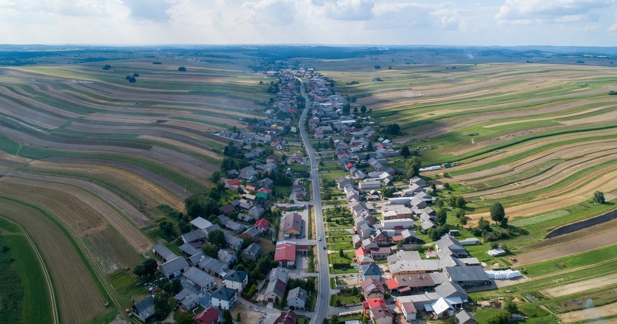 A Különleges Lengyel Város: Az Egyetlen Utca Mágiája és Kihívásai